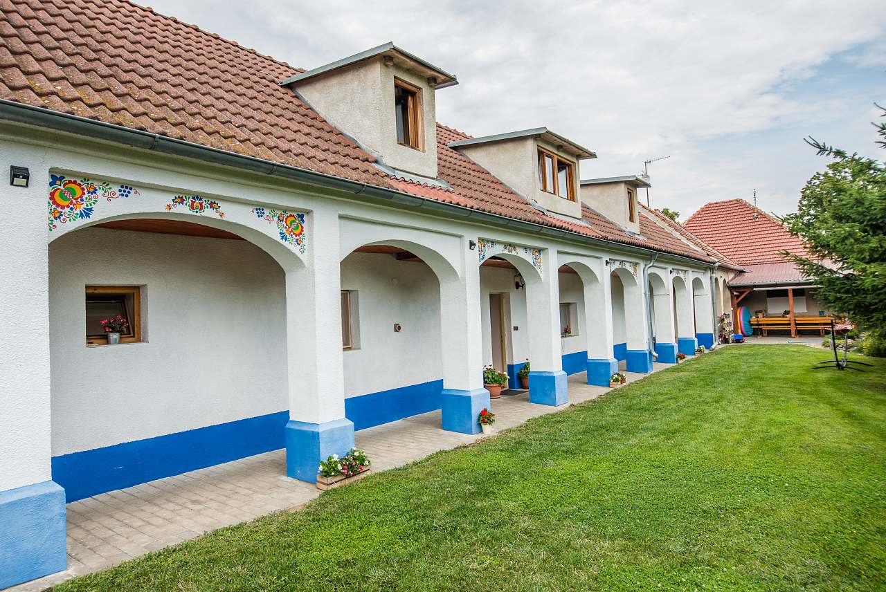 Malovaný dvůr a Malovaný dvoreček - Dolní Dunajovice