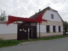 Chalupa u vlkovských pískoven s dvorem, zahradou a bazénem - Vlkov nad Lužnicí