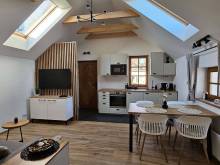 Pod vinohradem - vinné sklepy & apartm - Mutěnice