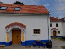 Pod vinohradem - vinné sklepy & apartm - Mutěnice