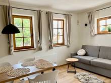 Pod vinohradem - vinné sklepy & apartm - Mutěnice