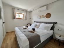 Pod vinohradem - vinné sklepy & apartm - Mutěnice