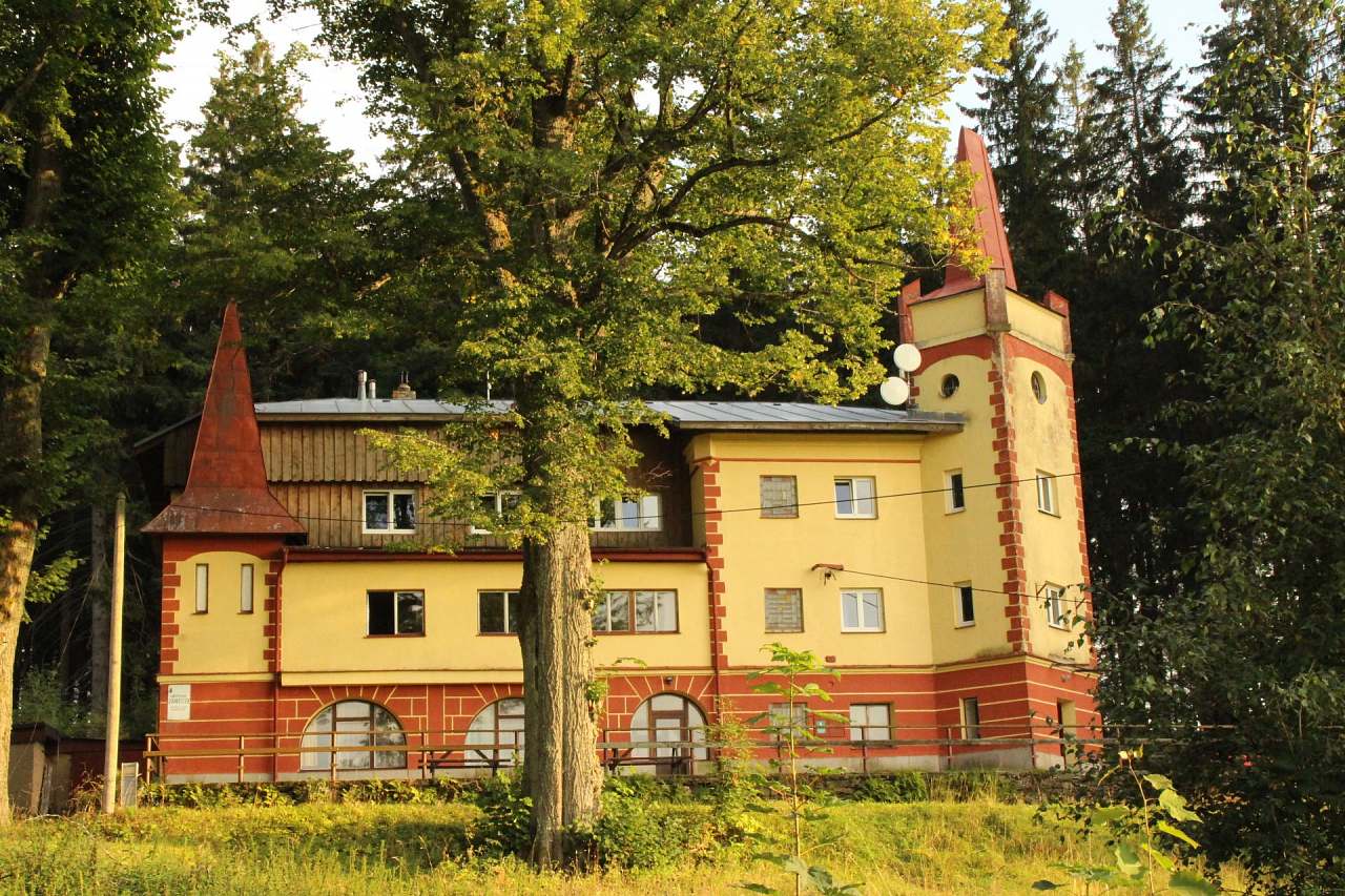 Turistická ubytovna Zámeček - Hojsova Stráž