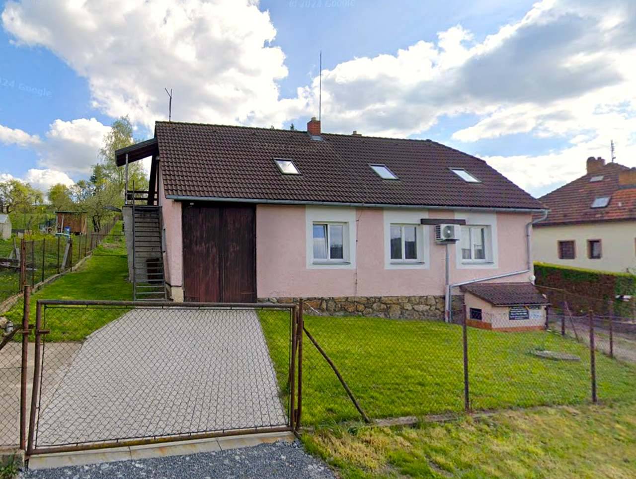 Podkrovní byt k pronájmu - Bobrová