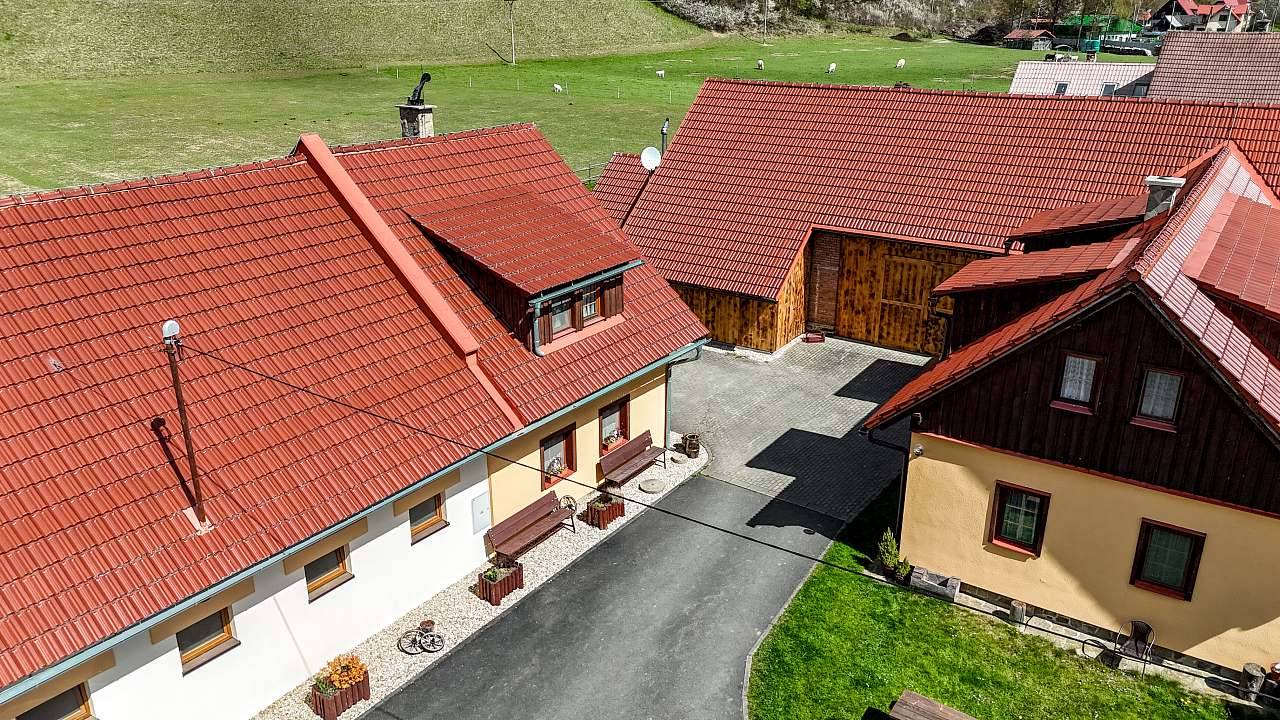 Dvůr U kříža - Velké Karlovice